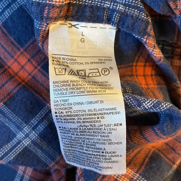 2 Old navy plaid men long sleeved button up shirts size Large collared shirts - Picture 16 of 16